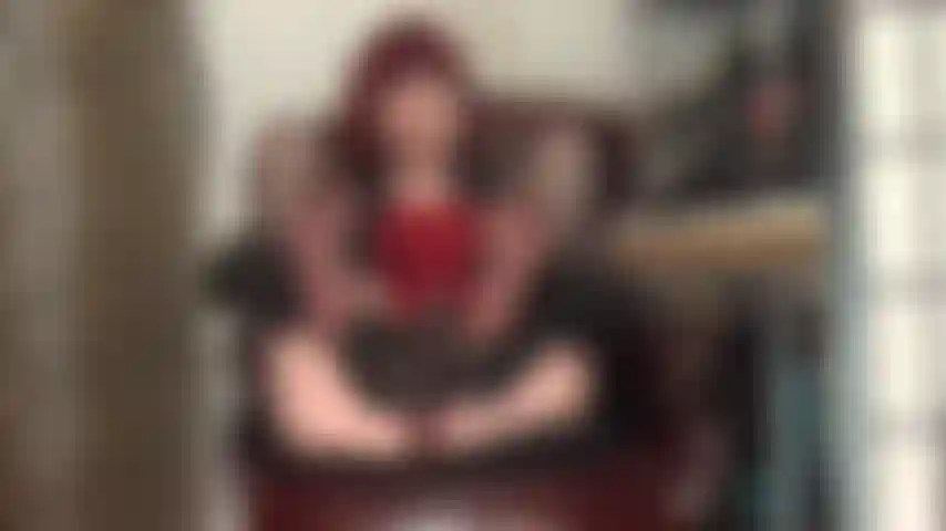 Ya sean mis malolientes pies de nailon o mi sabrosa polla negra, tu boca de puta estará llena.