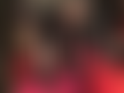 Busco provocaciones con faldas de cuero, bragas, medias, tacones altos y botas altas y sexys. Adoro el trasero, tengo piernas largas de nailon.