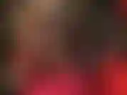 Amante, vestida de encaje y satén con unas bonitas medias de encaje sobre pantimedias color piel. Que adora tus piernas deslizando tu pene entre estas sedosas capas de nailon, sacándolo hasta dejarlo seco...