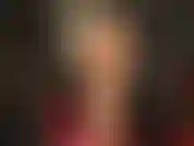 Piernas, pies y culo calientes y brillantes en pantimedias color bronceado provocando tu polla.