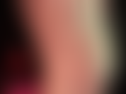 Increíbles piernas y pies de nailon en medias con estampado de leopardo muy transparentes.