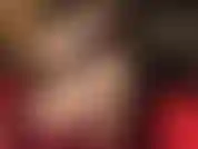 Adoro mi culo en pantimedias y las plantas de mis pies al mismo tiempo que una gran polla blanca.