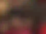 ¿Puedes seguirme el ritmo? Lubrica tu pene y acaríciate mientras mi ama, en cuclillas, acaricia su gran polla blanca, vistiendo vinilo brillante y medias negras de nailon. Culo en pantimedias, piernas, adoración del strap-on.