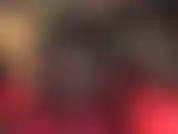 Piernas en pantimedias azul marino brillantes, fetiche de piernas extendidas y cruzadas, dedos puntiagudos, trampa para pollas: frótate por todas estas largas piernas de nailon, deslízate entre los muslos cruzados.