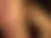 ¡Ponte más medias brillantes! A la señora vivian le encantan las medias brillantes y sensuales, mira qué brillo tan increíble. Si tan solo pudieras frotarte por completo y deslizar tu pene entre ellas...