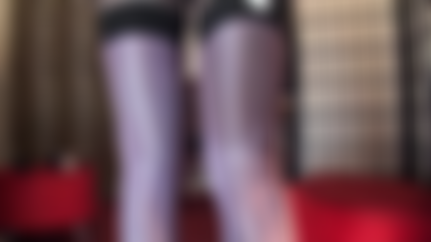 Dulce y sensual es simplemente el atuendo... No te dejes engañar por este bonito body, guantes de satén sedoso y medias sexys, ya que destrozaré tus agujeros de puta con mi gran polla.