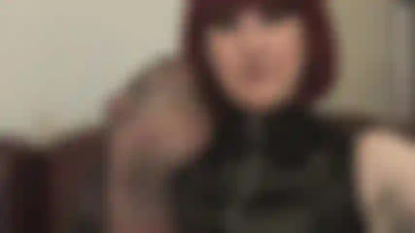 Huele mis pies y axilas en pantimedias: la amante vivian te tiene adicto a su aroma, sus fragantes pies de nailon húmedos y sus axilas sudorosas.