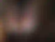 Adoración de culo en pantalones cortos de spandex diminutos, pantimedias brillantes y medias en botas hasta el muslo extra altas.