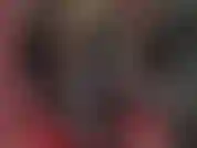 Arrodíllate ante mi enorme consolador negro y adora mi polla, del tamaño de un pene de caballo. Con mi deliciosa saliva goteando en tu boca, la forzaré a tragarte.