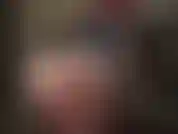 El famoso culo redondo de la señora vivian en medias negras extremadamente transparentes y un body de tanga de pvc brillante.