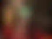 Cuerpo desnudo de ama en látex ajustado y escotado...