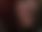 Fetiche por los tacones altos y la lengua: la amante vivian se burla del tacón de aguja con su lengua larga y sexy.