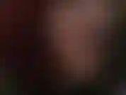 Fetiche por los tacones altos y la lengua: la amante vivian se burla del tacón de aguja con su lengua larga y sexy.