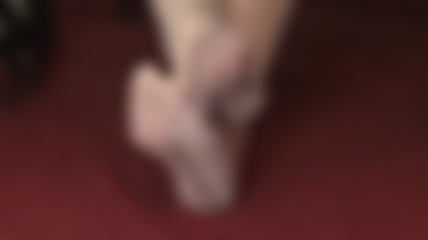 Medias con punta cosida, tan transparentes que son un deleite visual para cualquier lacayo.