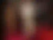 Adoro el látex: hermoso látex blanco y negro, medias con costura, falda ajustada y sexy, tacones altos, guantes sexys.