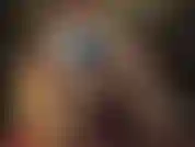 Ama acaricia su bbc en medias negras transparentes y látex.