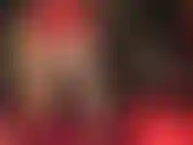 Medias brillantes, culo y piernas sexys con una polla colgando entre ellos...