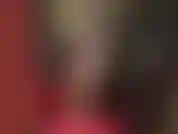 Acaricia mis piernas en medias largas, pelo corto, cuero, guantes y zapatos peeptoe amarillos.