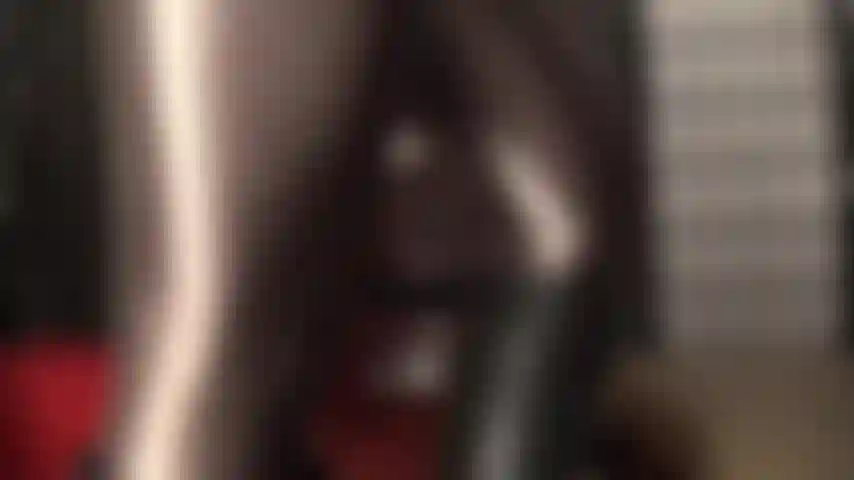 Las medias de spandex leohex de color marrón metalizado brillante combinan perfectamente con una polla carnosa para adorar.