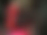 Acarícialo por mis piernas en medias de goma negras.