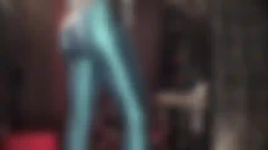 Fantásticas medias de spandex leohex azul pavo real: la amante te vuelve absolutamente loca con sus curvas perfectas en estas medias de lycra metálicas brillantes súper calientes.