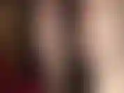 Adicción a las piernas de findom: la amante vivian te tiene adicto y te acaricia con sus increíbles piernas largas cubiertas de medias mientras exige que las acaricies y pagues... Acaricio y pago... $$$.