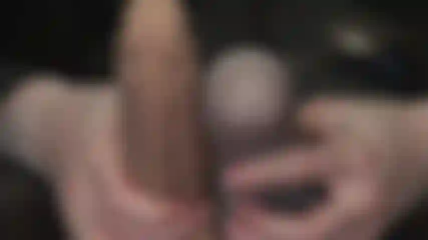 Hambrienta de polla; estas vergas se ven deliciosas. Tu boca de puta se abre automáticamente, rogando que la rodees con tus labios y sientas sus hermosas venas.