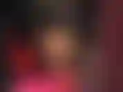 Tacones rojos brillantes, piernas en pantimedias, fetiche de pies. Tú, mi esclava de pies, debes adorar mis perfectos tacones rojos brillantes y luego mis fragantes pies en pantimedias. Huélelos, lámelos y limpia cada centímetro de ellos.