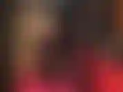 Adora mi trasero perfecto y mis piernas largas en un mono corto y botas altas, combinados con pantimedias color piel brillante.