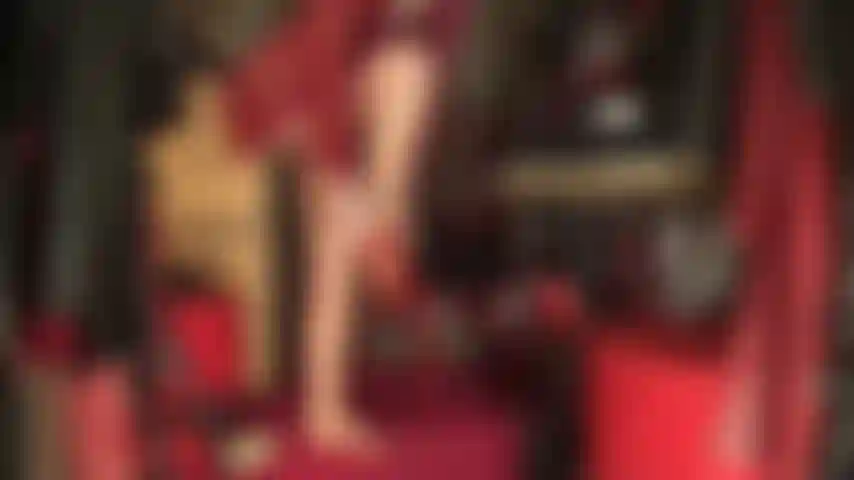 Tu pequeño pene es inferior a mi polla negra; mi enorme polla negra entre capas de nailon rojo brillante es un placer para tu micropene. Haces lo que sea necesario para complacer la polla de tu ama...