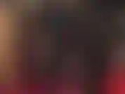 Mi esclava anal, tu brillante amante en pvc negro con botas extra altas, tiene una enorme polla negra para forzar tu apretado coño mientras te alimenta con mucha saliva.