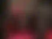 Botines rojos calientes con tacón de plataforma.