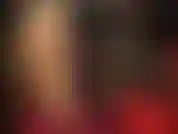 Piernas en pantimedias brillantes, mules de cuero y máscara de nailon negra: la amante se burla de sus amantes de nailon con pies, piernas y culo en pantimedias extra brillantes y agrega una sexy máscara de nailon negra transparente.