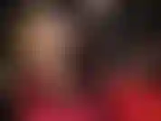 Medias de rayas color piel, adoración de culo y mules de plataforma y tacones altos sexys.