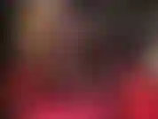 Una excitación lenta, sensual e increíble con medias negras de encaje. Te desesperan mis largas piernas con tacones, medias y ligueros. Observa cómo mis dedos se mueven lentamente por estas piernas de nailon para excitarte.