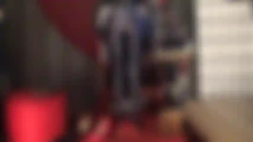 Medias de spandex leohex gris oscuro brillantes en mules de tacón alto rojos y bombas de charol rojo que te harán acariciar bien.