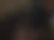 Nunca te cansas de una polla. No importa qué polla carnosa, abres la boca. Vamos, puta, chúpala.