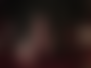 Fetichista de los pies, el sueño de un amante de los pies, amante en pantimedias negras sedosas y transparentes, sin dedos reforzados para una hermosa vista sin obstáculos de pies perfectos de cerca.