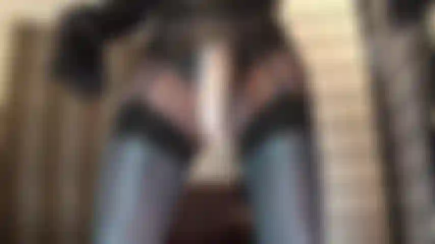 Gran y sabroso strap-on, medias brillantes y ligueros: la amante vivian te alimenta con su gran strap-on stryker blanco.