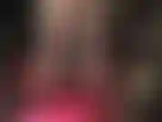 Masturbándome con mi strap-on, adorando mi culo; mientras te arrodillas detrás de mí adorando mis piernas y mi culo de nailon, acaricio mi polla negra de 20 cm con guantes de cuero.