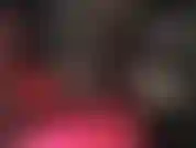 Amante de los tacones: la amante se prueba diferentes pares de tacones altos y muestra sus fantásticas piernas en pantimedias.