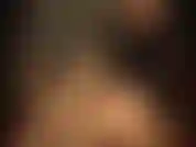 Medias sexys color piel brillante sobre medias negras. Te encantaría deslizar tu pene entre estas capas sedosas, ordeñadas por las manos de mi ama...