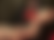 Ama acaricia su gran polla mientras adoras sus sexys pies descalzos.