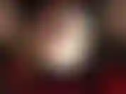 Ama quiere que adores sus maravillosas piernas largas en capas de nailon, hasta su increíble culo en pantalones cortos de satén rojo, antes de exigirte que complazcas sus grandes pollas.