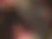 Diosa de cuero con un strap-on blanco de 10 pulgadas: tu amante vestida de cuero negro exige adoración desde sus increíbles botas altas hasta su gran polla blanca.