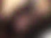 La polla se disfruta mejor con un poco de mi saliva. Mi ama te acaricia y te alimenta con su polla, chorreando su deliciosa saliva.