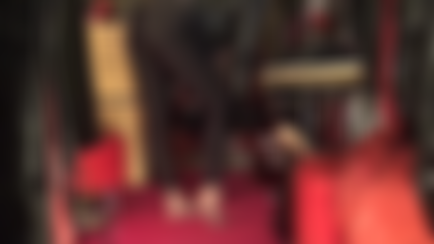 Uso leggings y pantimedias de lycra negra (sin zapatos).