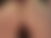 Hago facesitting y adoro el culo desnudo en una pequeña tanga roja.