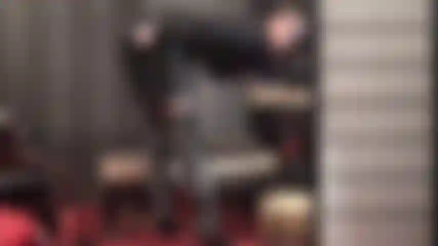 Adoración sensual al cuero y paja - después de pulir la hermosa falda de cuero y las botas de la ama con bragas de satén, ella usa esta ropa interior sedosa para acariciar tu polla. (Femdom, fetiche, fetiche de cuero, botas de cuero, guantes de cuero, paja con guantes, adoración al cuero, diosa del cuero, ama del cuero).