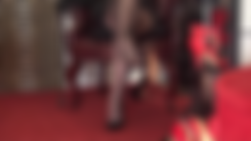 La mascota de la ama usada a sus pies - la sensación de su látigo y sus majestuosos pies y tacones sobre todo ti, provocando, torturando todo tu cuerpo... No hay nada que desees más.